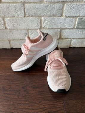 Adidas Swift Run Sneaker in Light Pink